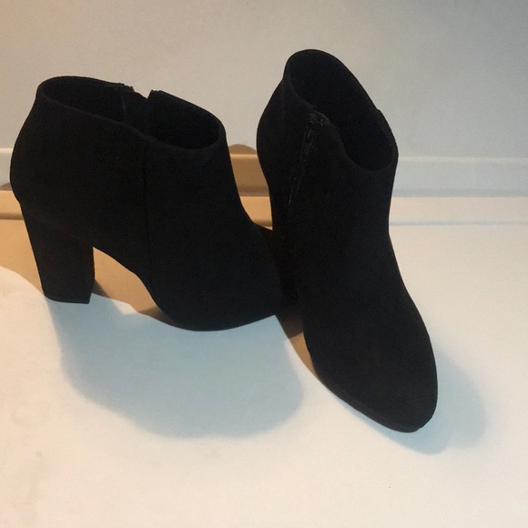 Booties 🖤 - Picture 1 of 7